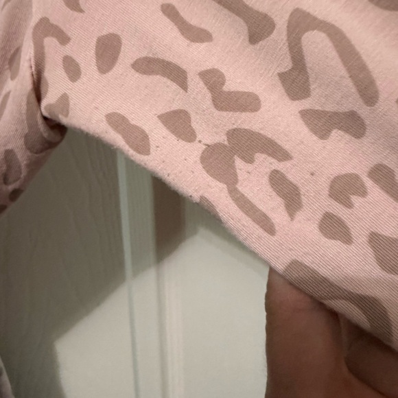 Kyte Baby Womens Bamboo Robe in Blush Leopard Size M/L - Picture 3 of 5